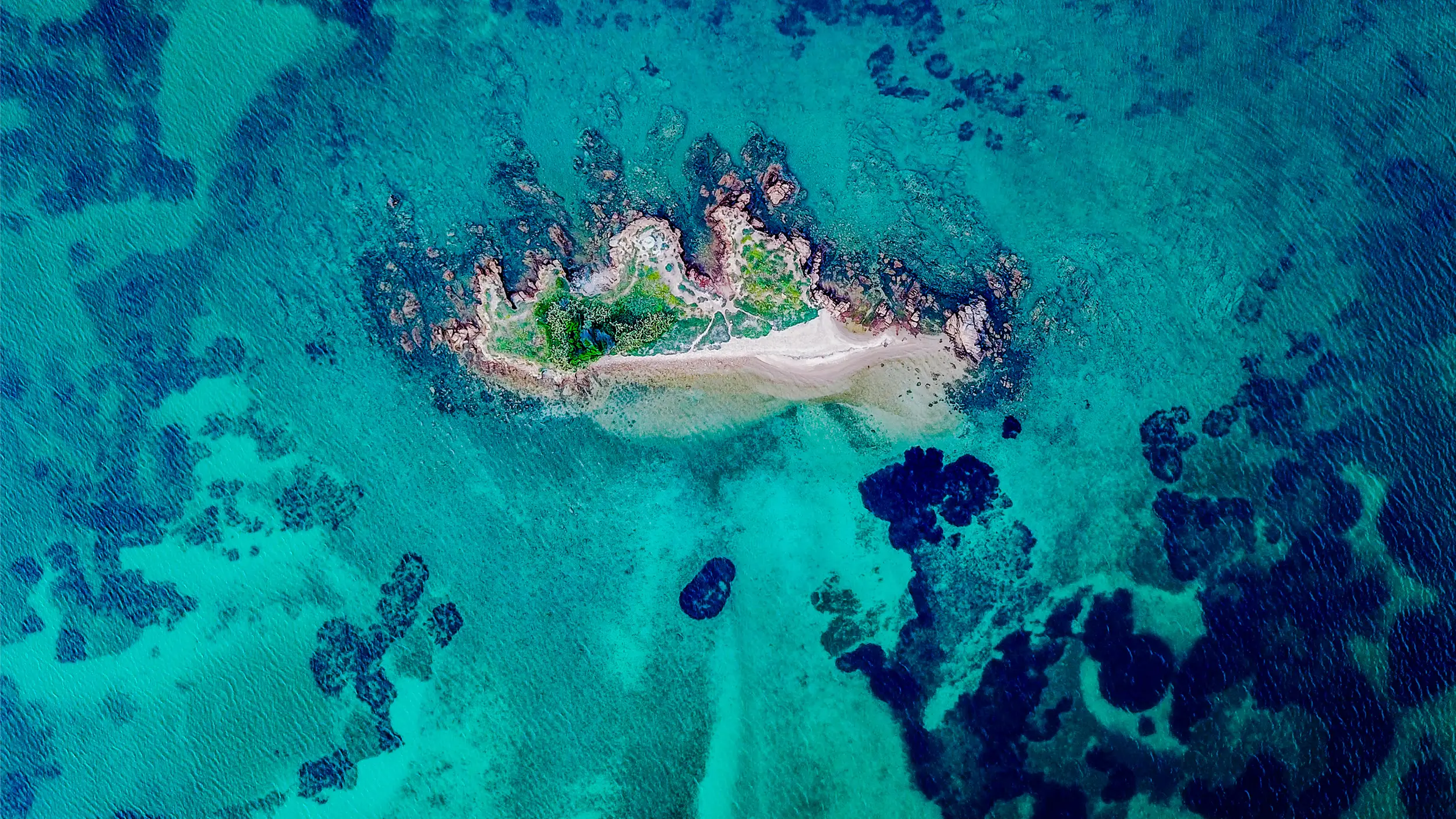 Image of a yacht in the sea