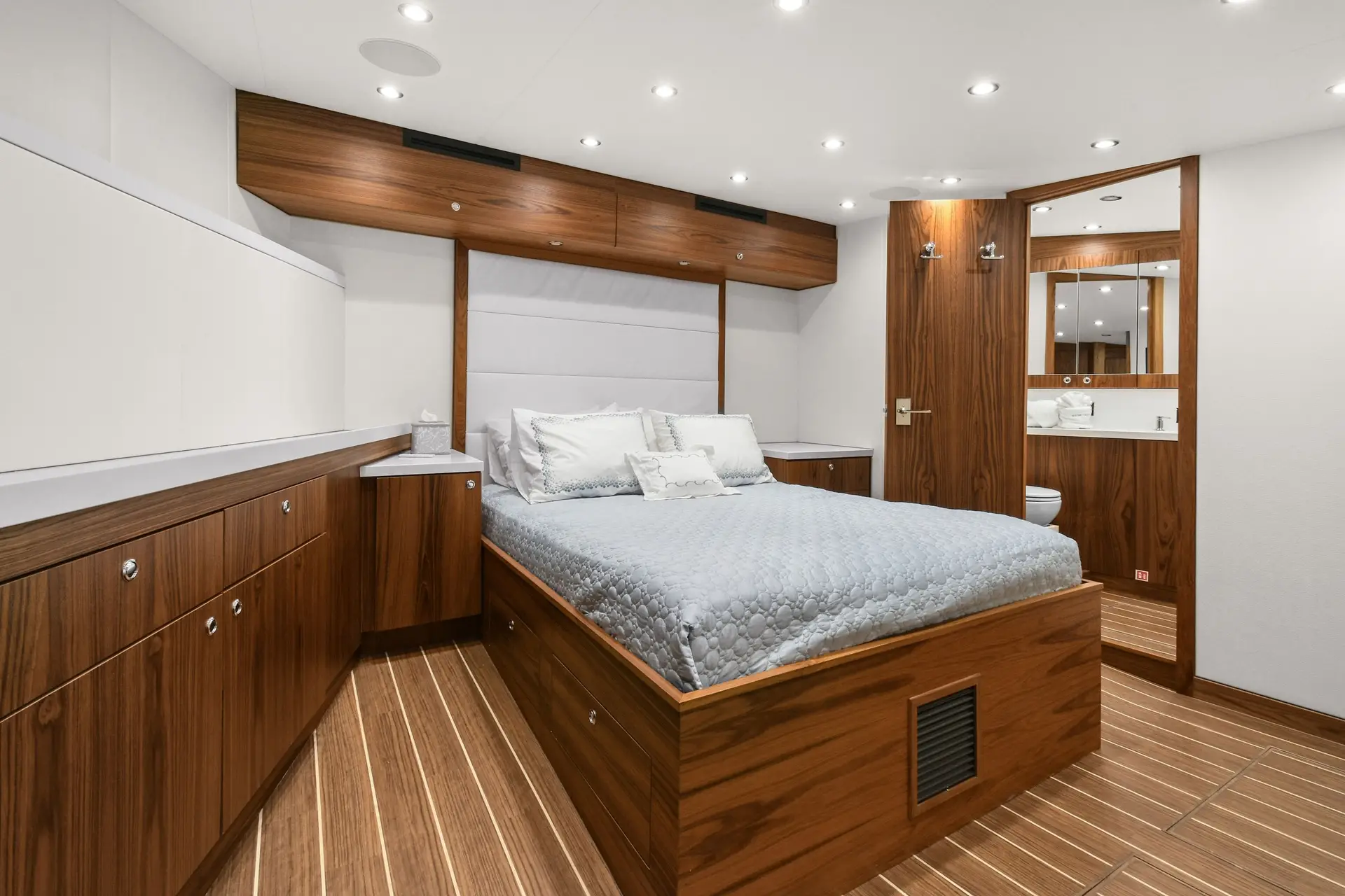 Queen Stateroom with an en suite located on the lower deck